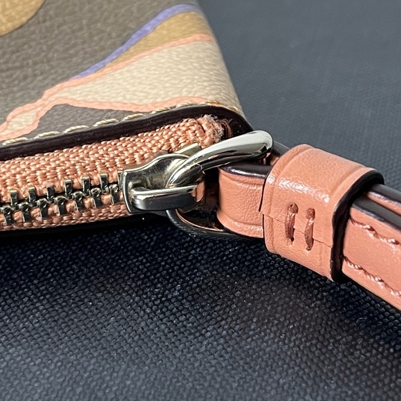 NWOT Coach Corner Zip Wristlet w Multicolor Wild Camo Print Army Girl - Picture 8 of 9